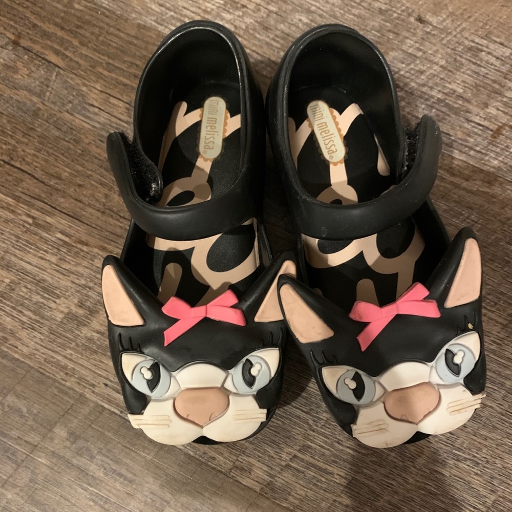Mini Melissa toddler size 9